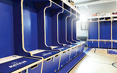 Referenssi: Brändätty vanerirakenteinen  säilytysratkaisu